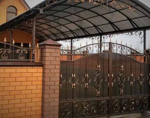 Ворота и навес для автомобиля